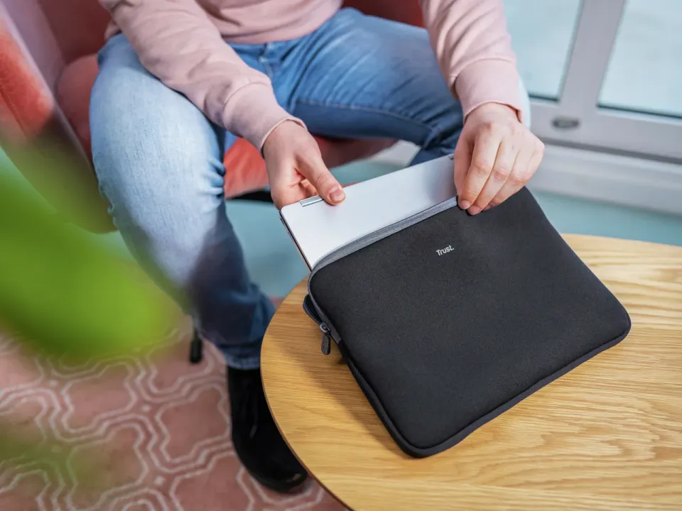 TRUST Pouzdro na notebook 13.3" Primo Soft Sleeve for laptops - black