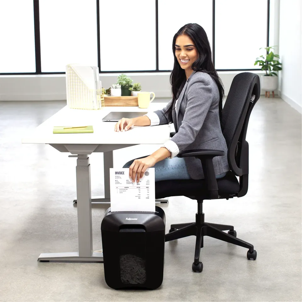 Fellowes Skartovač LX 45 - 8 listů/17L/Křížový řez