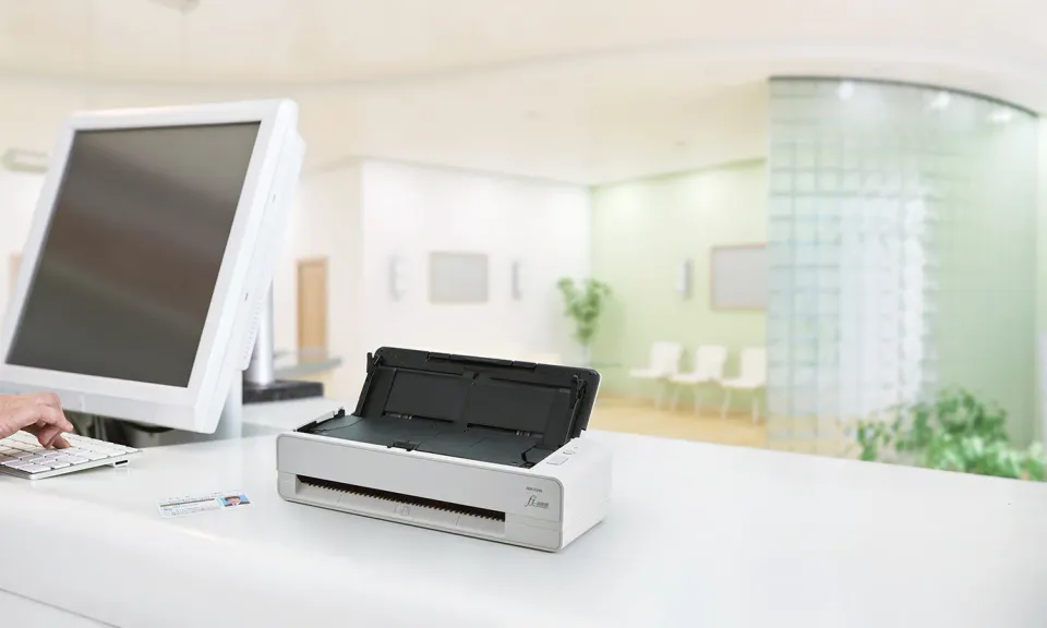 RICOH skener Fi-800R A4, color, duplex, 40ppm/80ipm, ADF 30, USB 3.2, 600 dpi, Z:12M