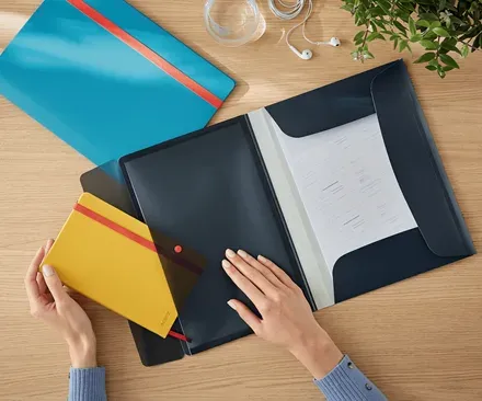 LEITZ Desky A4 Cosy hebké se 3 chlopněmi, vnitřní kapsou a gumičkou, sametová š