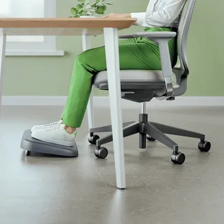 Leitz Ergo opěrka nohou, 83% recyklovaného plastu, tmavě šedá
