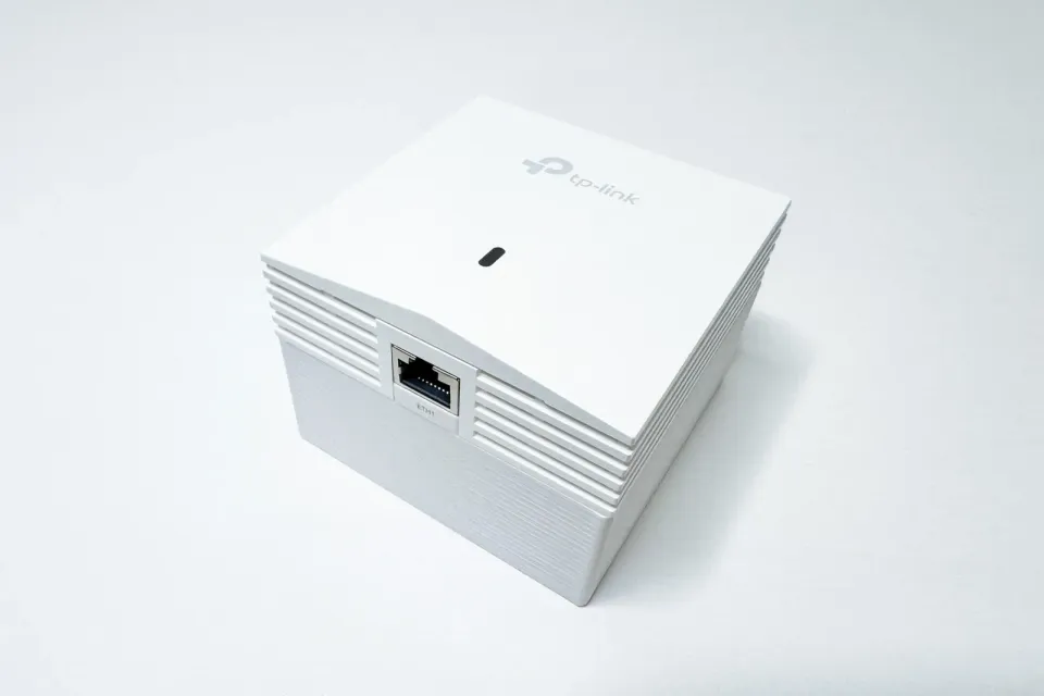 TP-Link D-EAPWALL2-C, držák box pro upevnění na zeď EAP115-Wall, EAP230-Wall, EAP650-Wall, Tapo S210, Tapo S220, bílý