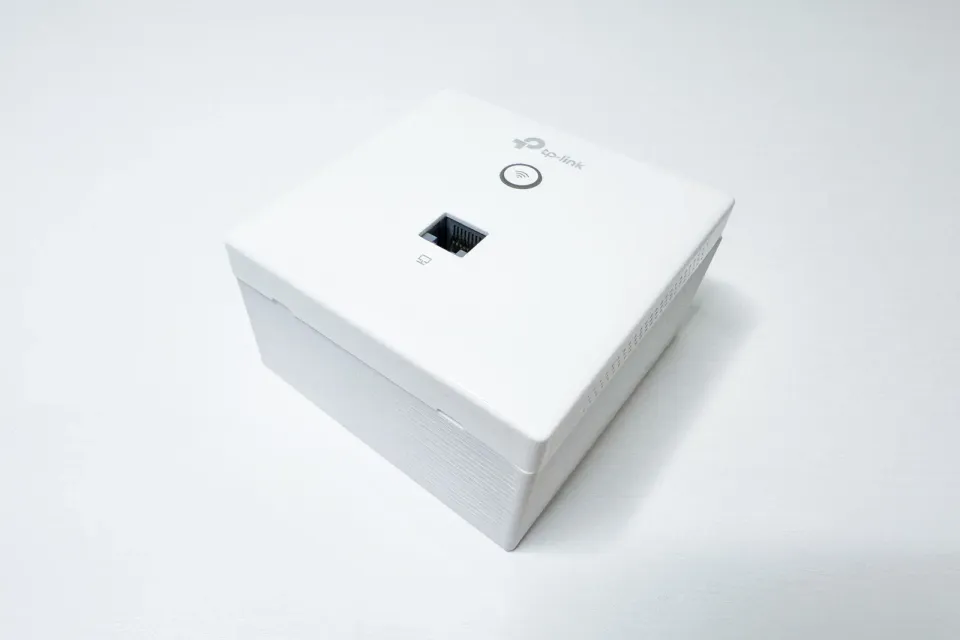 TP-Link D-EAPWALL2-C, držák box pro upevnění na zeď EAP115-Wall, EAP230-Wall, EAP650-Wall, Tapo S210, Tapo S220, bílý