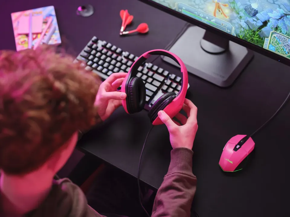 TRUST Herní sluchátka GXT 415P ZIROX růžová