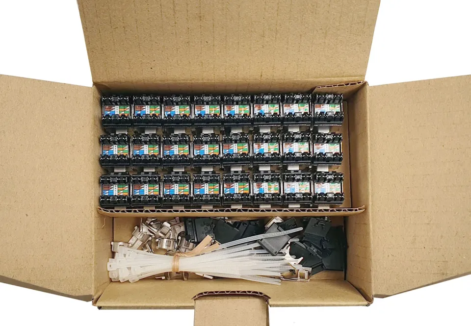 Solarix MULTIPACK 24 ks - rychlozařezávací keystone CAT5E STP RJ45 černý SXKJ-5E-STP-BK-NA