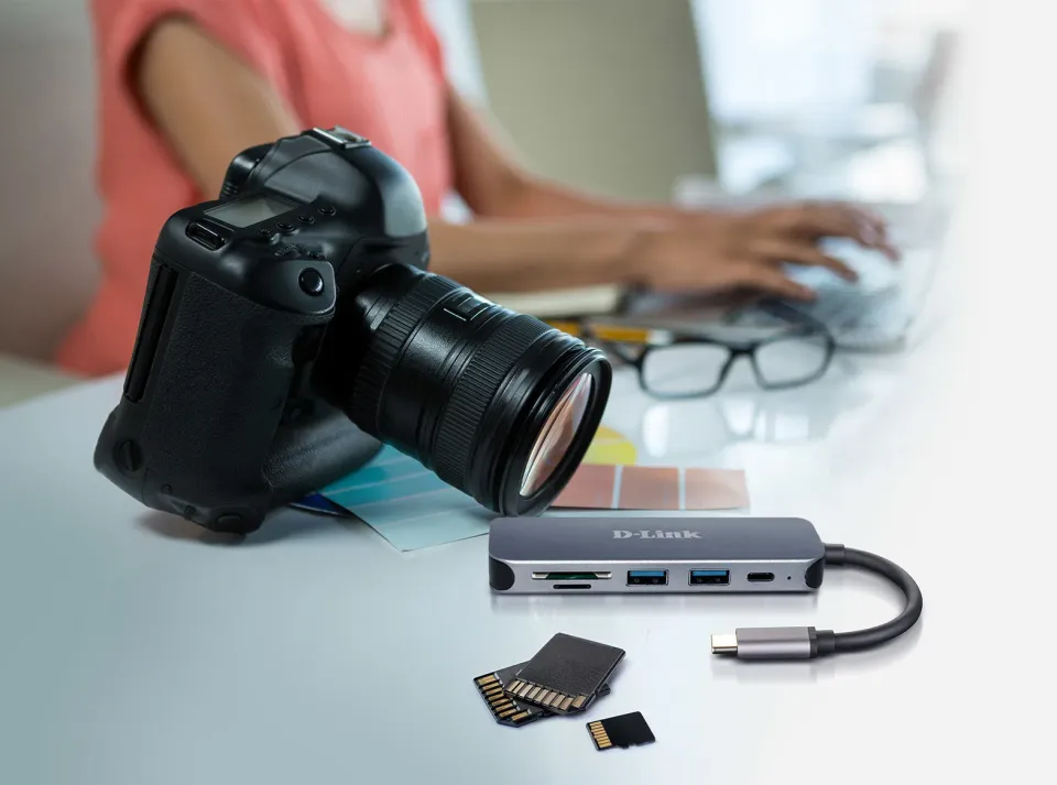 D-Link DUB-2325 USB-C Hub with SD/microSD Card Reader, 2x USB3.0