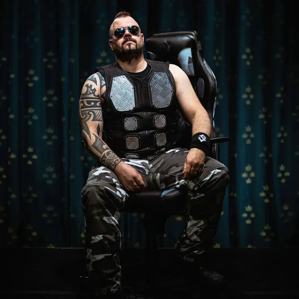 AROZZI herní židle VERNAZZA SABATON Edition/ povrch polyuretan/ černá