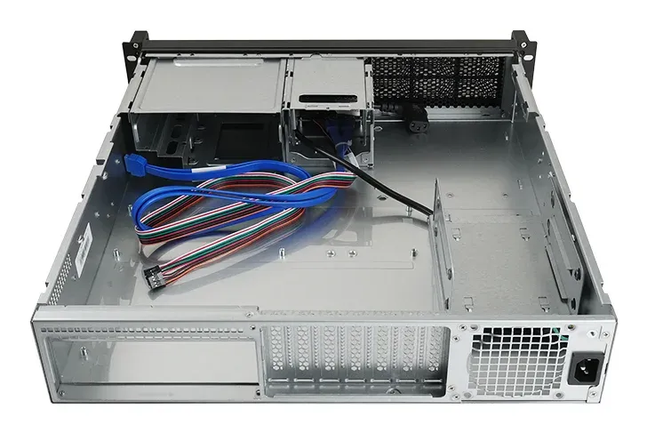 CHIEFTEC rack 19" 2U UNC-209SR-B 400W, USB 3.0, černý, s lyžinami