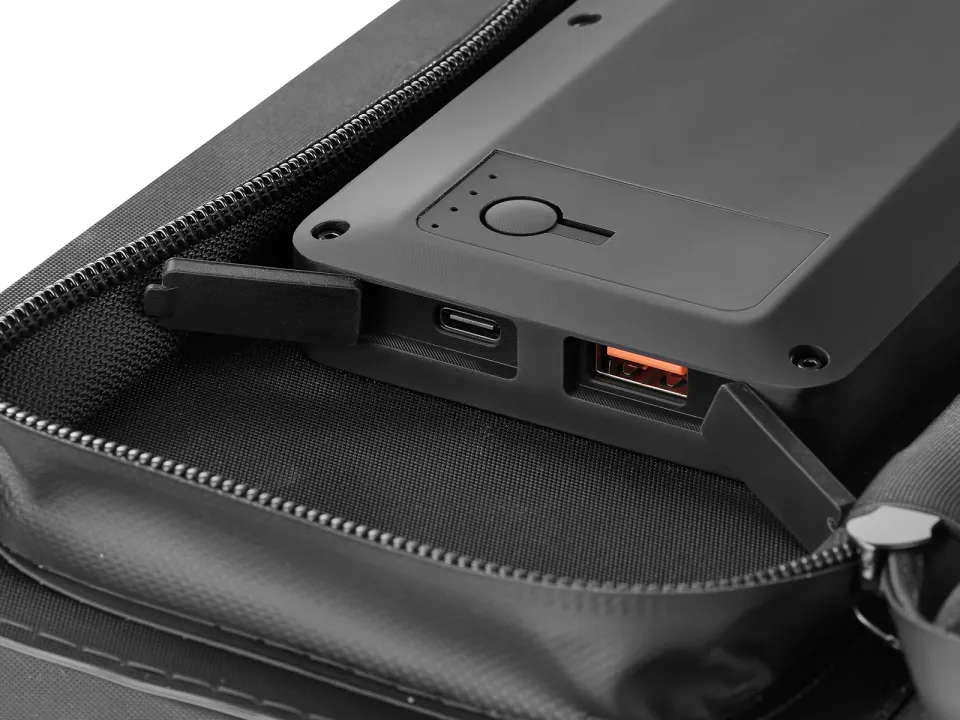 Sandberg SolarPanel 22W Powerbank 10000 mAh, solární powerbanka, černá