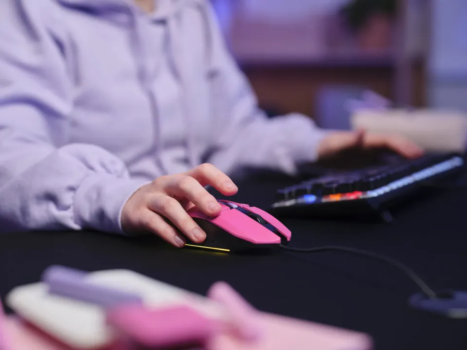 TRUST GXT 109 FELOX/Herní/Optická/Pro praváky/6 400 DPI/Drátová USB/Růžová