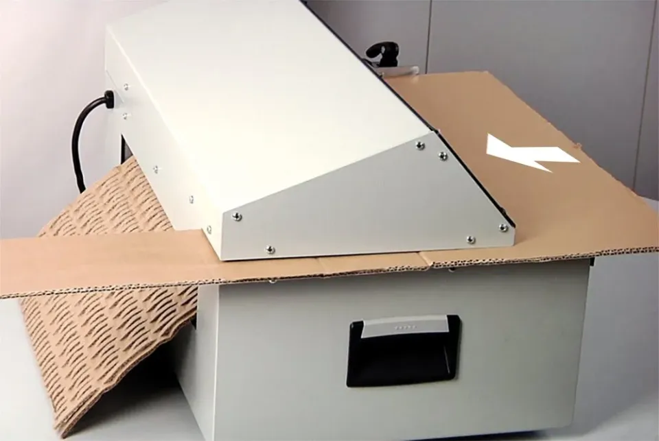 KOBRA perforátor kartonu FLEXPACK DESKTOP/ příčný řez 6 x 60 mm/ pracovní síře 427 mm/ 2-3 vrstvy kartónu najednou/ šedý