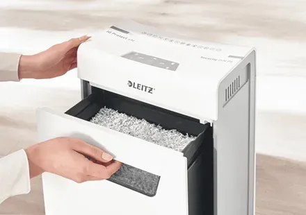LEITZ Skartovač IQ Protect Premium 8X P4