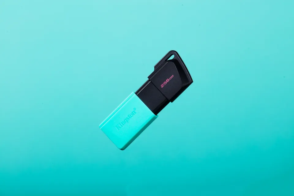 KINGSTON 256GB DataTraveler Exodia M 256 GB USB 3.2 1. generace (černá + tyrkyso