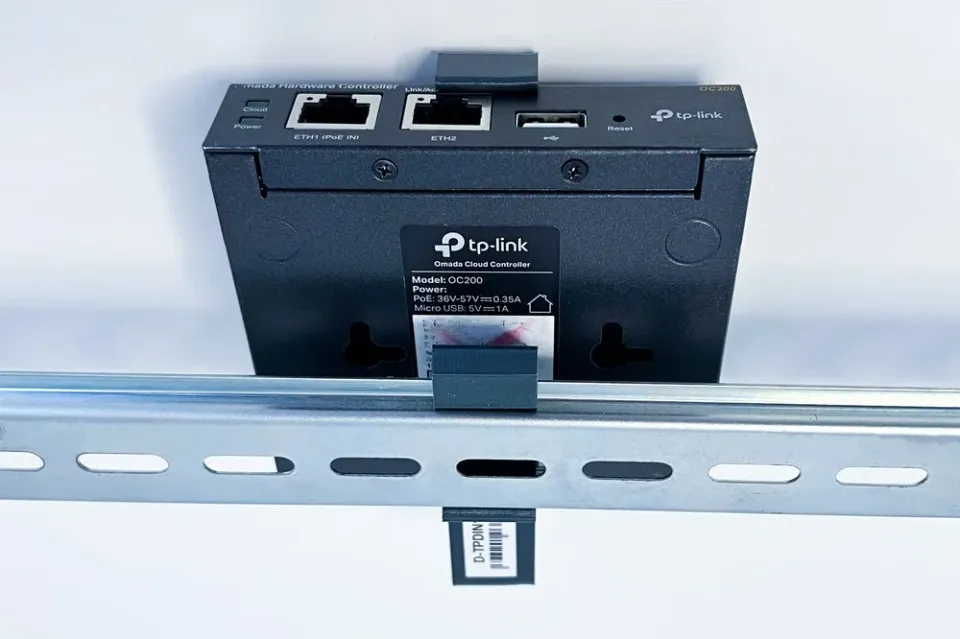 TP-Link D-TPDIN100 Držák na DIN lištu pro OC200, OC220, SF1005xx, SG105xx, SG1005xx, šedý