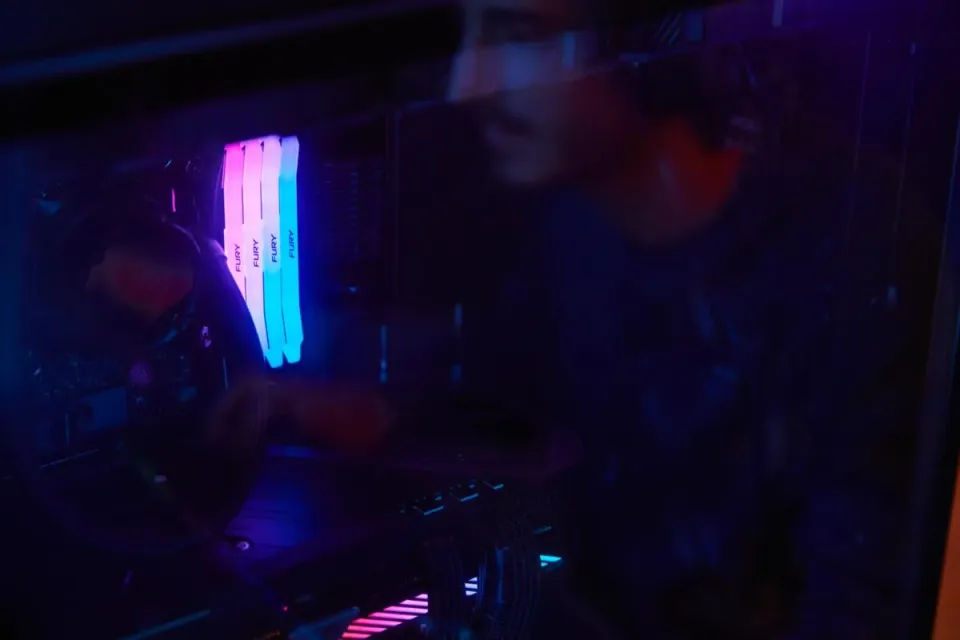 KINGSTON 16GB 7600MT/s DDR5 CL38 DIMM FURY Renegade RGB XMP