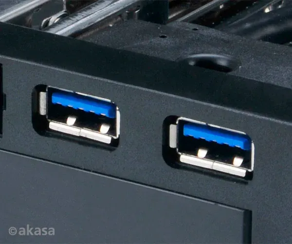 AKASA Lokstor M51 - 2.5" a 3.5" HDD rack do 5,25"