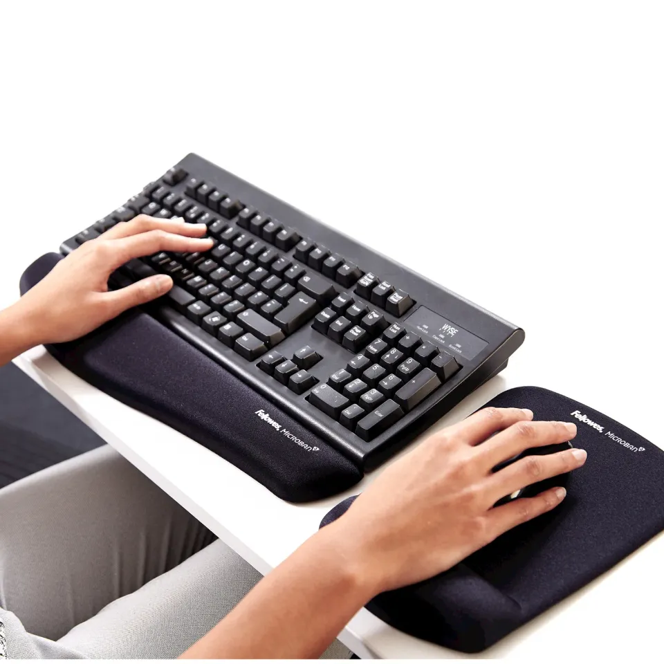 Fellowes podložka pod myš a zápěstí PlushTouch černá