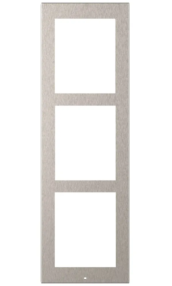 2N IP Verso - Rám pro instalaci na povrch, 3 moduly