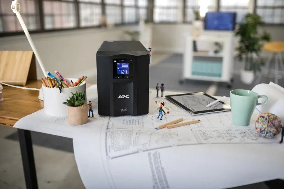 APC Smart-UPS C 1500VA LCD 230V with SmartConnect (900W)