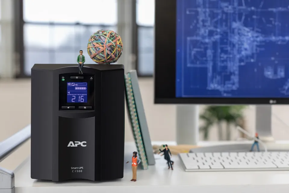 APC Smart-UPS C 1500VA LCD 230V with SmartConnect (900W)