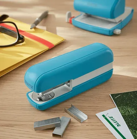 LEITZ Sešívačka Cosy 30, klidná modrá