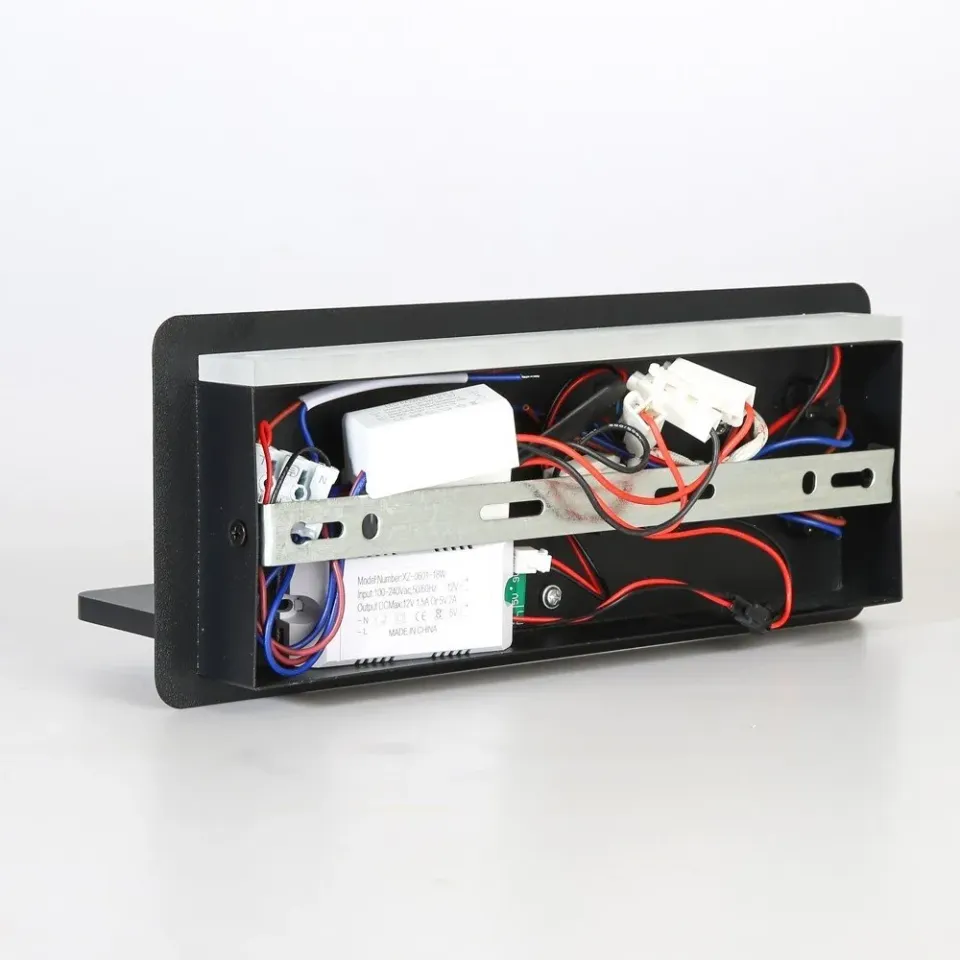 IMMAX LED Be PREPARE 4v1, bodové svítidlo s Qi nabíjením, USB, černé, varianta pravá