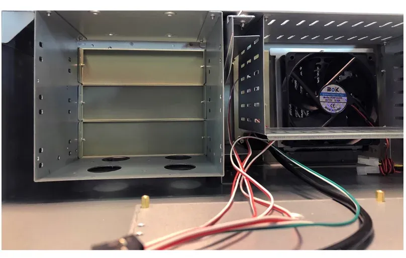 DATACOM 19" Case IPC 4U/585mm šedý bez PSU