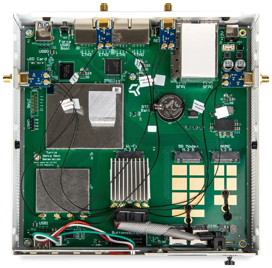 Turris Omnia NG, 4x 2,5 GbE, 1x WAN SFP+, USB 3.0, slot M.2, 2.4GHz Wi-Fi 6, 5GHz Wi-Fi 7