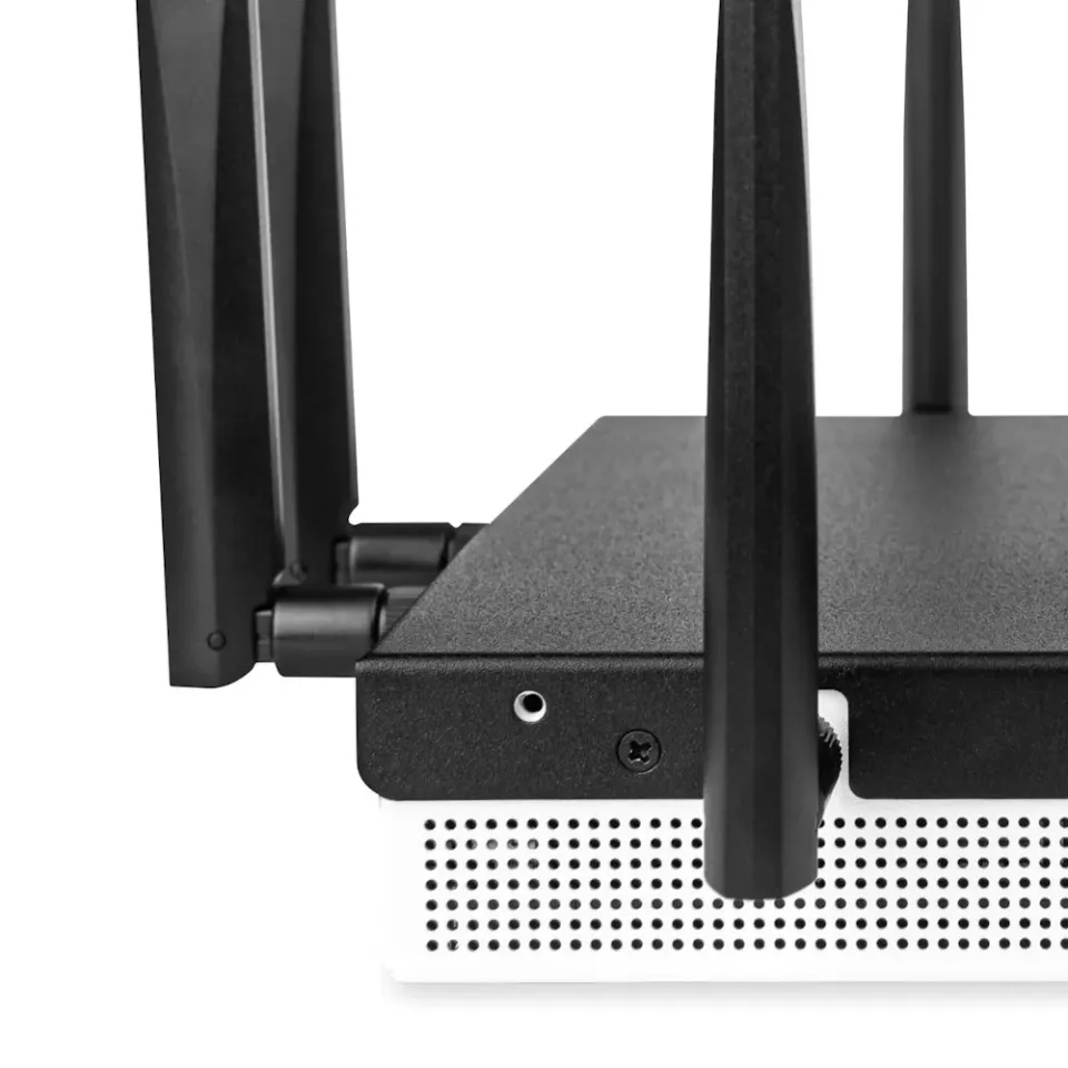 Turris Omnia NG, 4x 2,5 GbE, 1x WAN SFP+, USB 3.0, slot M.2, 2.4GHz Wi-Fi 6, 5GHz Wi-Fi 7