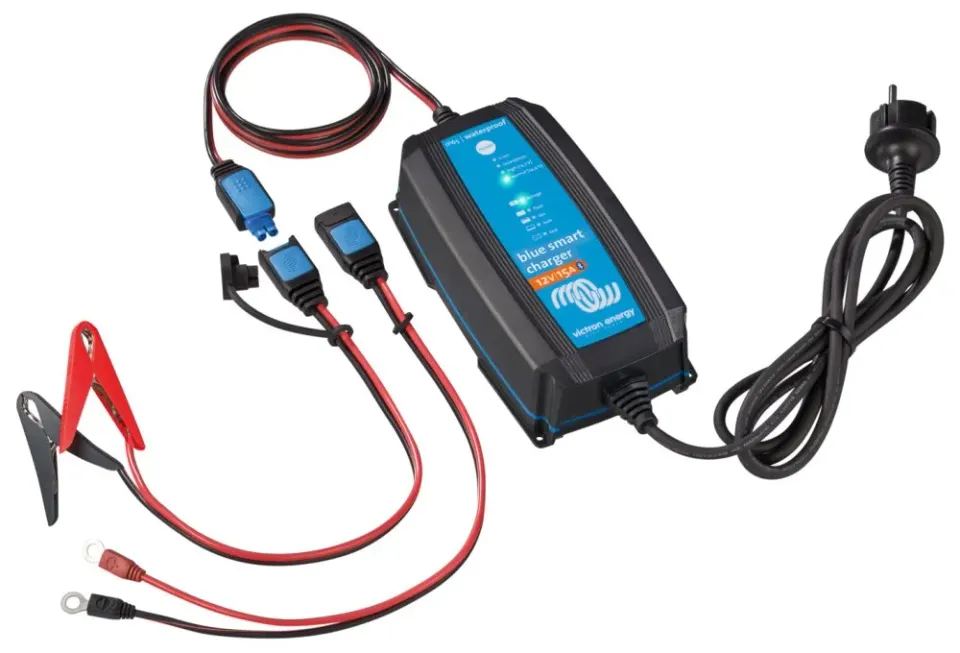Victron BlueSmart IP65 chytrá nabíječka baterií 12V/15A + DC konektor