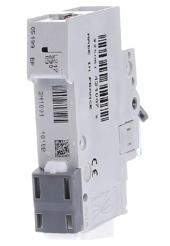 Solarmi Hager MBN110 jistič 10A pro měniče GridFree