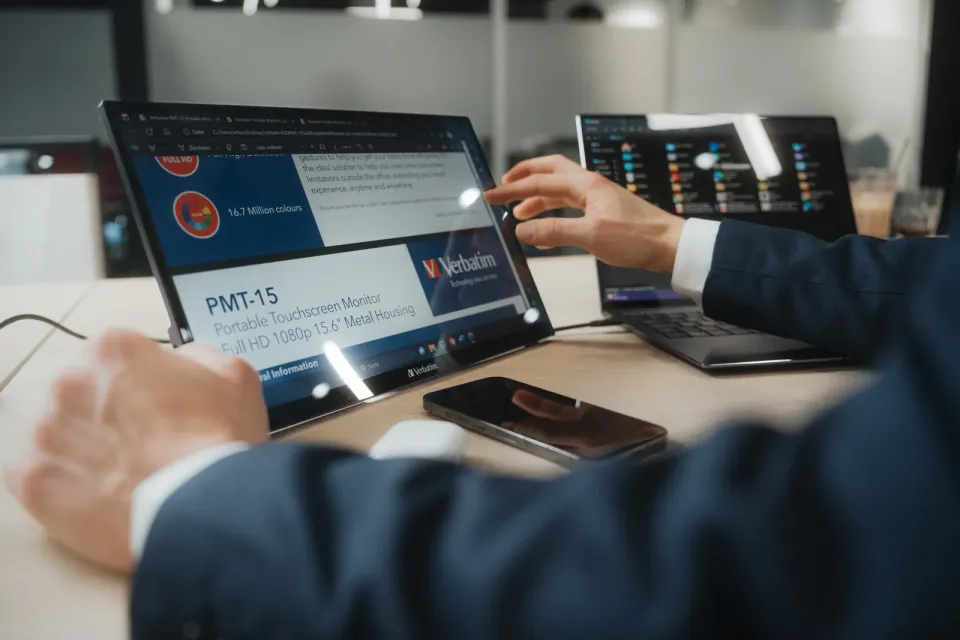 Verbatim PMT-17 Portable Touchscreen Monitor 17.3" Full HD 1080p Metal Housing Přenosný dotykový monitor