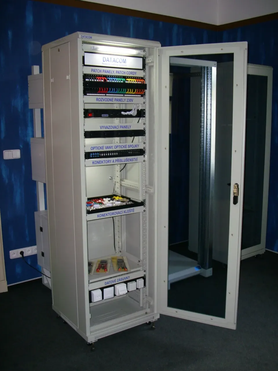 Datacom 19"rack stoj. 35U/600x600 Rozebíratelný
