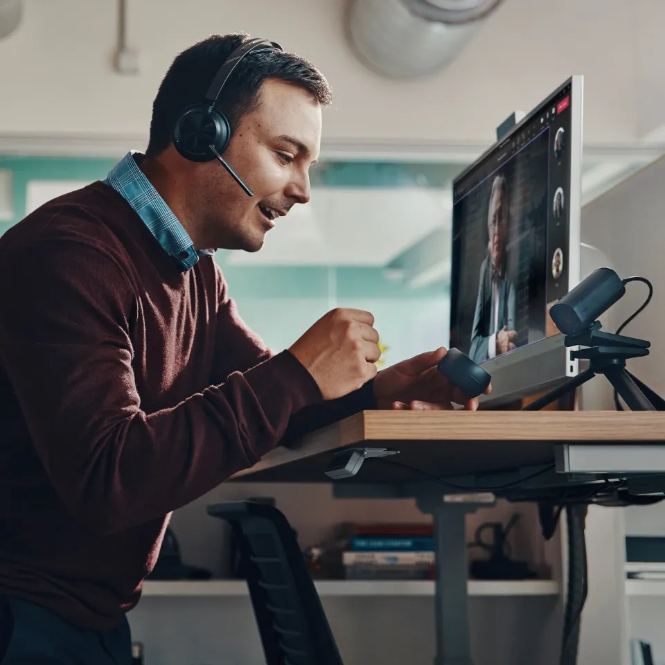 HP Poly Voyager Focus 2 MS Teams Certified s nabíjecím stojánkem, USB-A/C adaptér, stereo bluetooth Headset