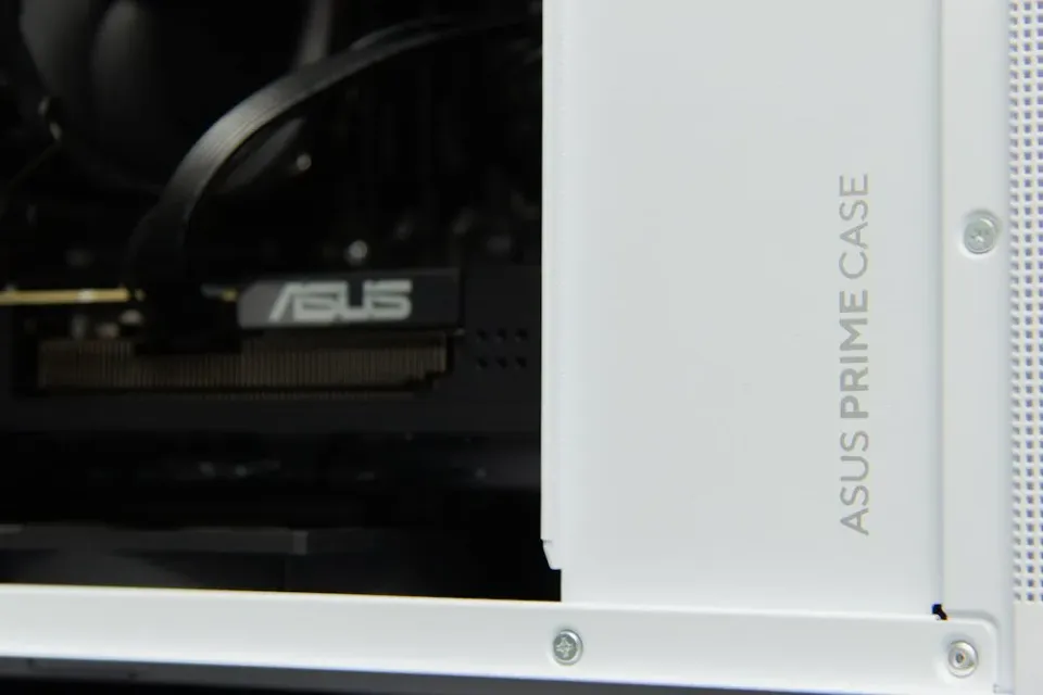 HAL3000 Alfa Gamer Micro Air White / AMD Ryzen 7 9800X3D/ 32GB DDR5/ RTX 5070 Ti/ 2TB PCIe4 SSD/ WiFi/ W11