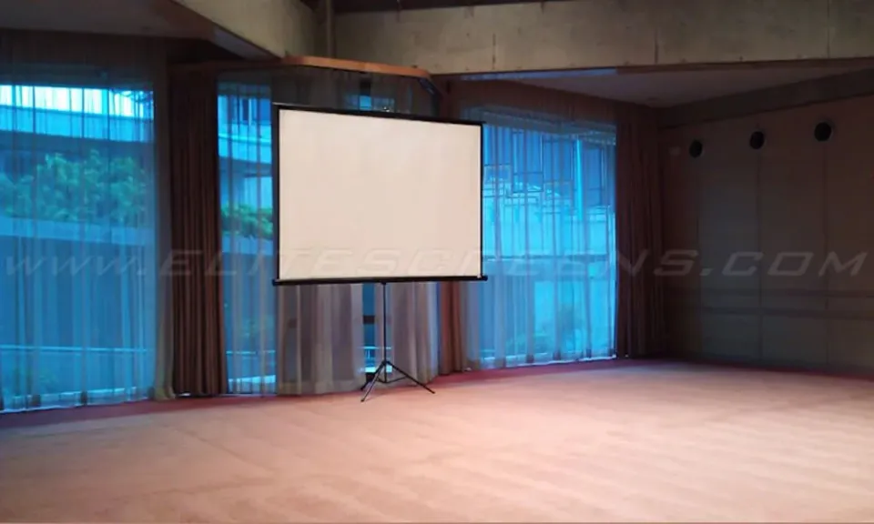 ELITE SCREENS plátno mobilní trojnožka 71" (180,3cm)/ 1:1/ 127×127cm/ gain 1.1/ case černý