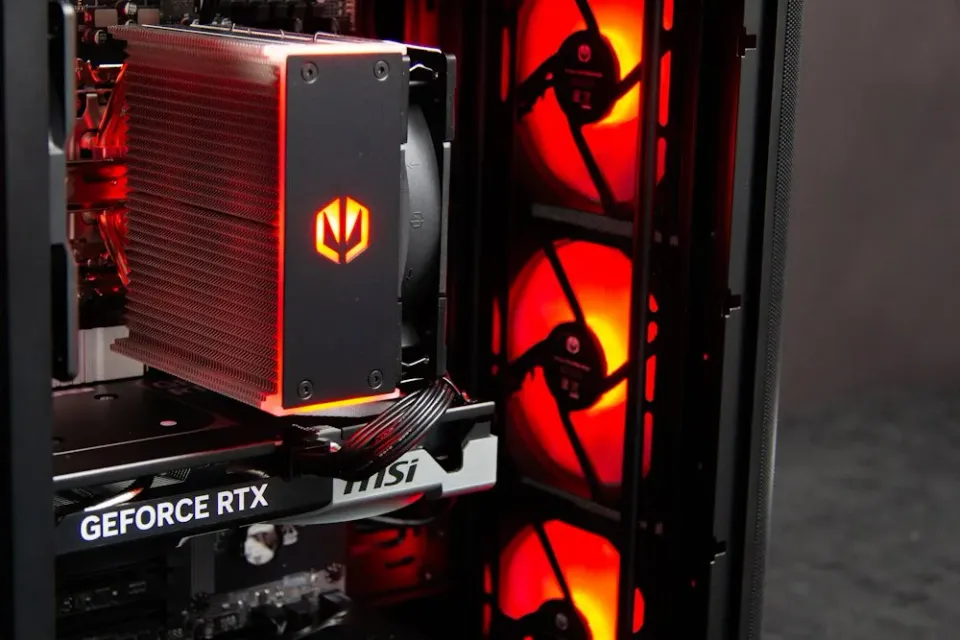 HAL3000 MČR Finale Pro / AMD Ryzen 5 7600/ 32GB DDR5/ RTX 5060 Ti 16G/ 1TB PCIe4 SSD/ WiFi/ W11