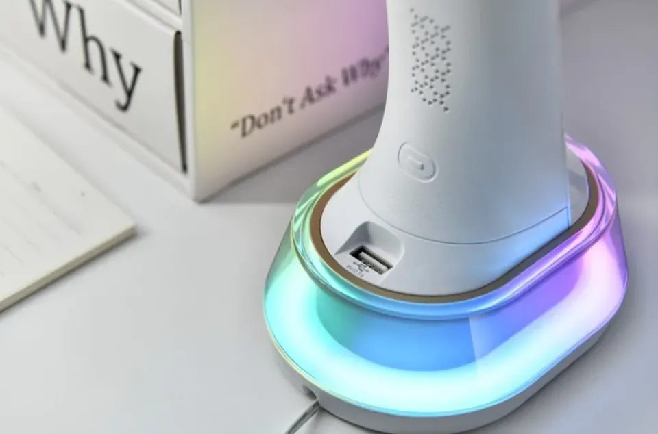 IMMAX LED stolní lampička CORELLA/ Qi nabíjení/ 7W/ 5V/2,1 A/ RGB podsvícení/ stmívatelná/ USB/ bílá + zlaté prvky