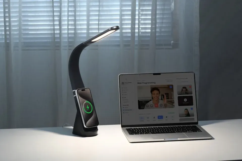 IMMAX LED stolní lampička MAGIC/ magnetické Qi nabíjení/ ohebný krk/ 12,5W/ 9V/2,22A/ 320lm/ USB-C/ černá