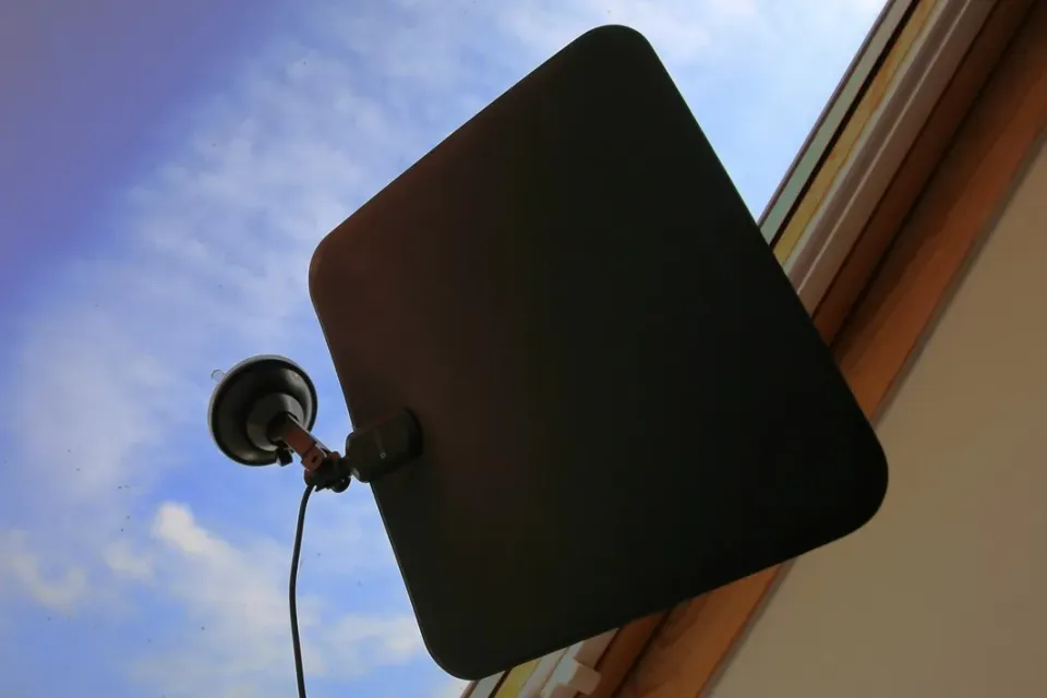 EVOLVEO Xany 2C LTE, 41dBi aktivní pokojová anténa DVB-T/T2, LTE filtr