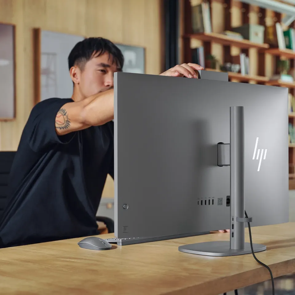 HP OmniStudio X/32-c1001nc/31,5"/4K UHD/U7-256V/16GB/2TB/Intel int/W11P/Stříbrná/2R
