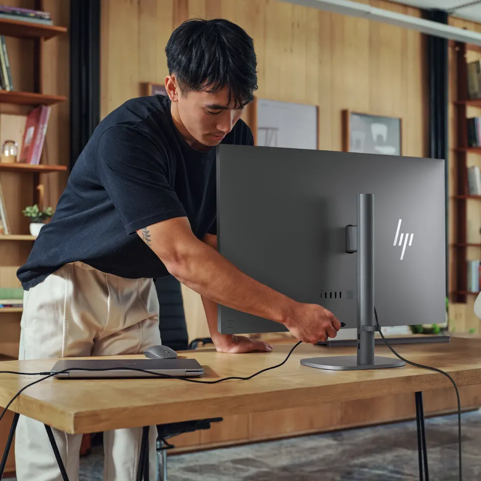 HP OmniStudio X/32-c1001nc/31,5"/4K UHD/U7-256V/16GB/2TB/Intel int/W11P/Stříbrná/2R