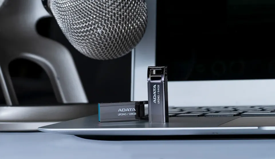 ADATA Flash Disk 128GB UR340, USB 3.2 Dash Drive, kov lesklá černá