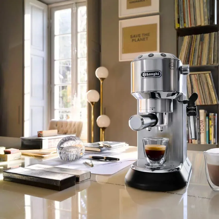 DeLonghi Dedica EC685.M Style pákový kávovar, 1300 W, Cappuccino systém, stříbrná