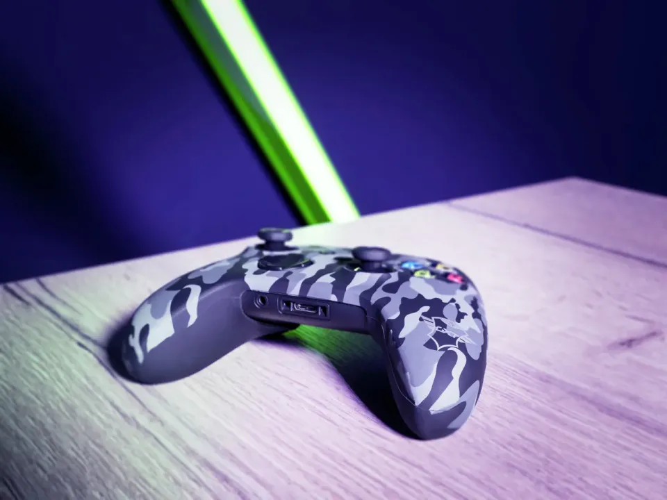 TRUST Obal na ovladač GXT 749K Controller Silicon Skins for Xbox, black camo