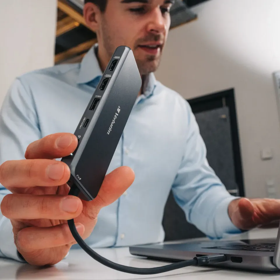VERBATIM Hub USB-C Pro Multiport 14 Port, 5x USB-A, 2x USB-C, 2x HDMI, 1xVGA, RJ45, 3.5mm Jack audio, microSD/SD, šedá