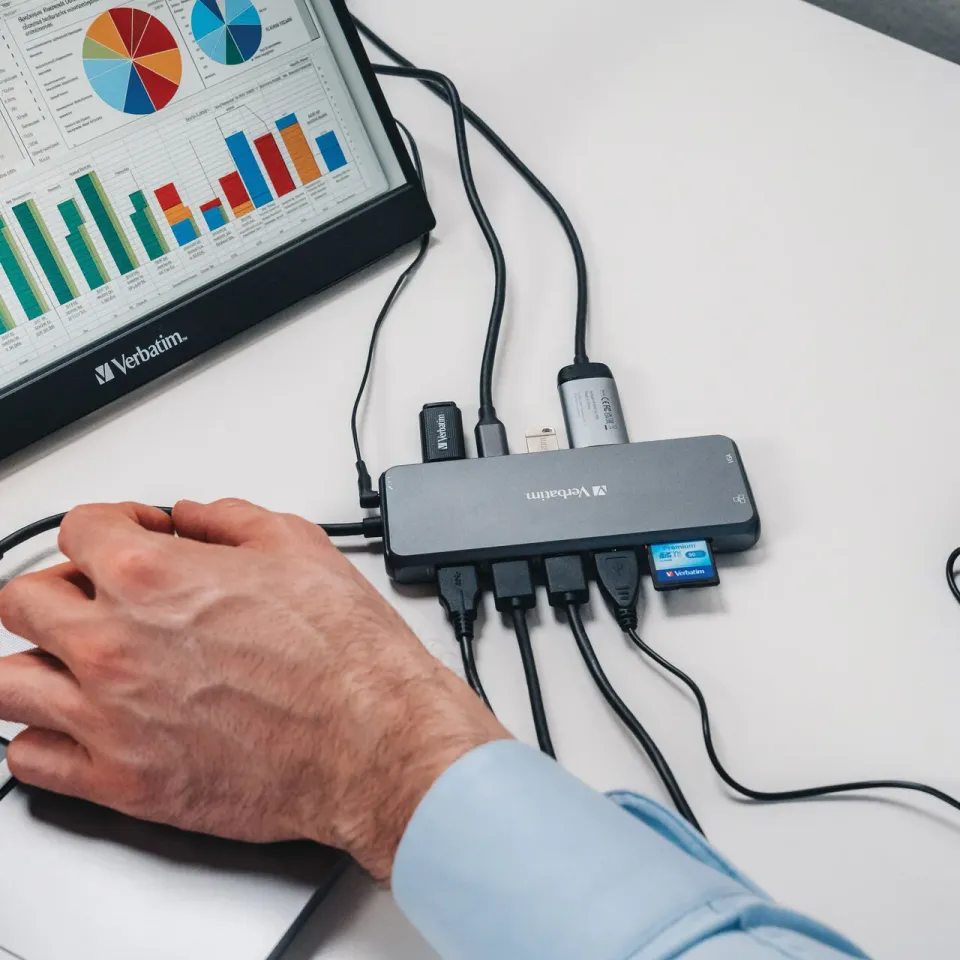 VERBATIM Hub USB-C Pro Multiport 14 Port, 5x USB-A, 2x USB-C, 2x HDMI, 1xVGA, RJ45, 3.5mm Jack audio, microSD/SD, šedá