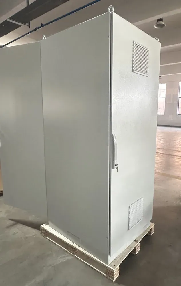 XtendLan Venkovní rozvaděč pro 19", 32U, š. 800, hl.1000mm, IP54, ventilace s termostatem, šedý, podstavec