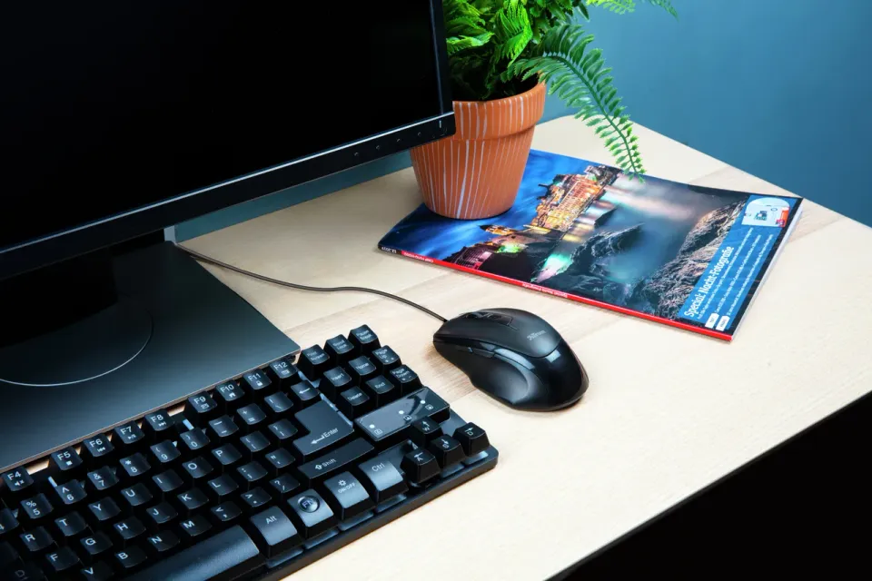 TRUST VOCA/Kancelářská/Optická/Pro praváky/2 400 DPI/Drátová USB/Černá