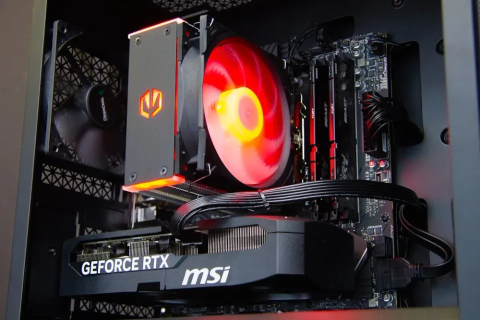 HAL3000 MČR Finale Pro / AMD Ryzen 5 7600/ 32GB DDR5/ RTX 5070/ 1TB PCIe4 SSD/ WiFi/ W11